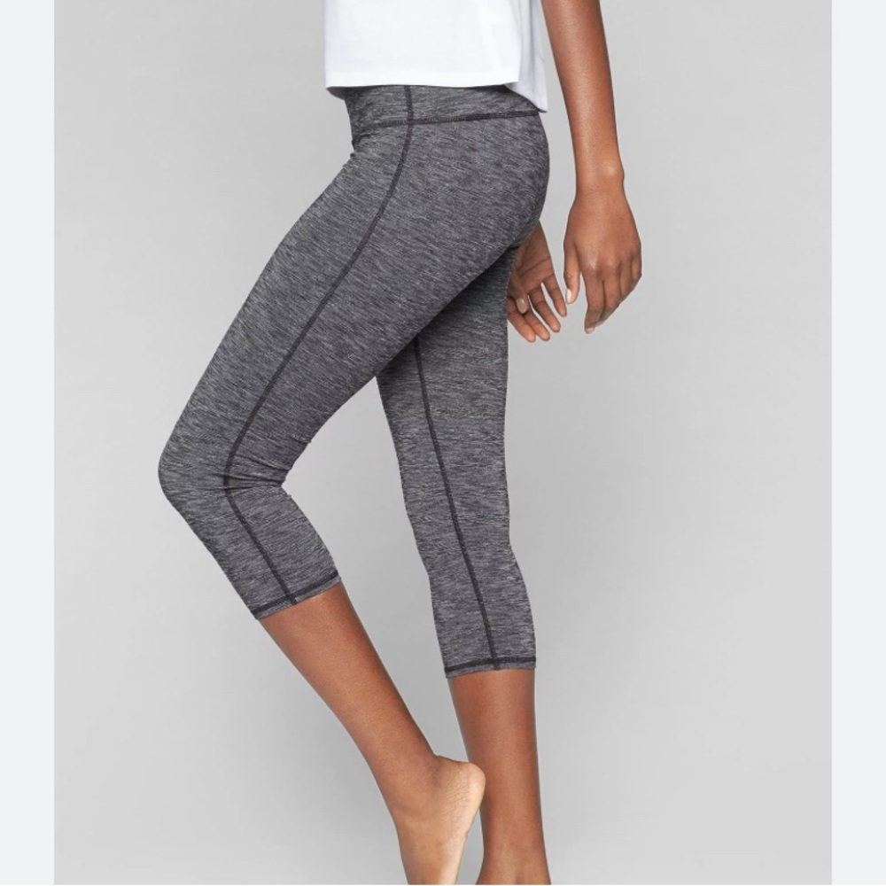 ATHLETA Chaturanga Grey Crop Workout Capri Leggings Women Size medium tall -